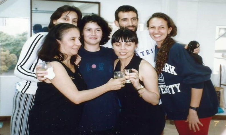 1999-Com-Sari-Mejia-Inelia-Garcia-Roberta-Cardona-Alfonso-Porras-e-Rosana-Boiani (1) (1)